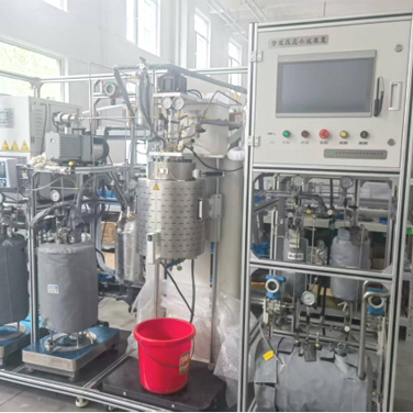 连续釜式合成装置