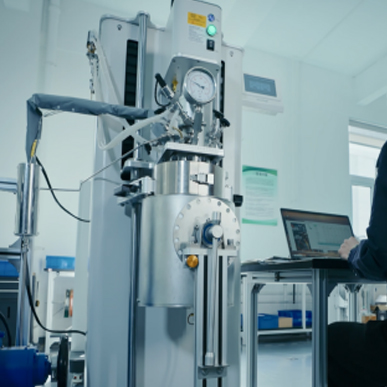 中子辐照损伤模拟装置